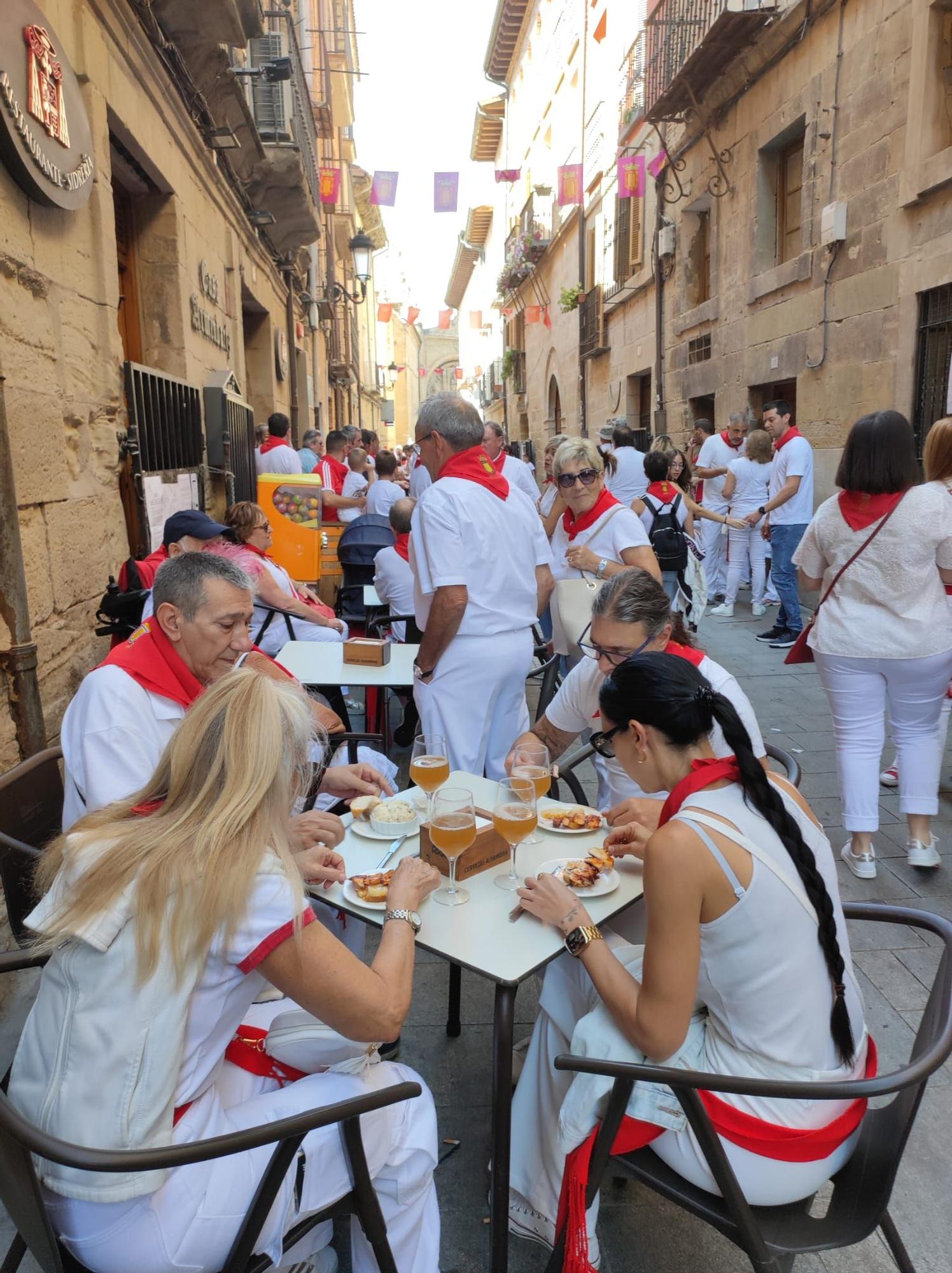 Fotos del cohete de fiestas de Viana 2025