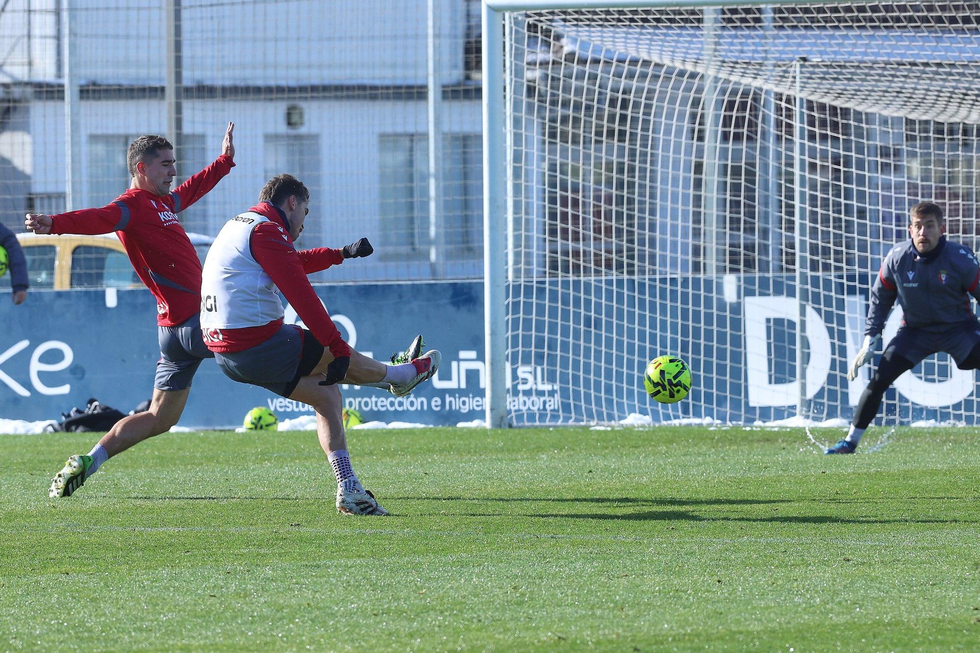 Fotos del entrenamiento de Osasuna (viernes 21 de noviembre de 2025)