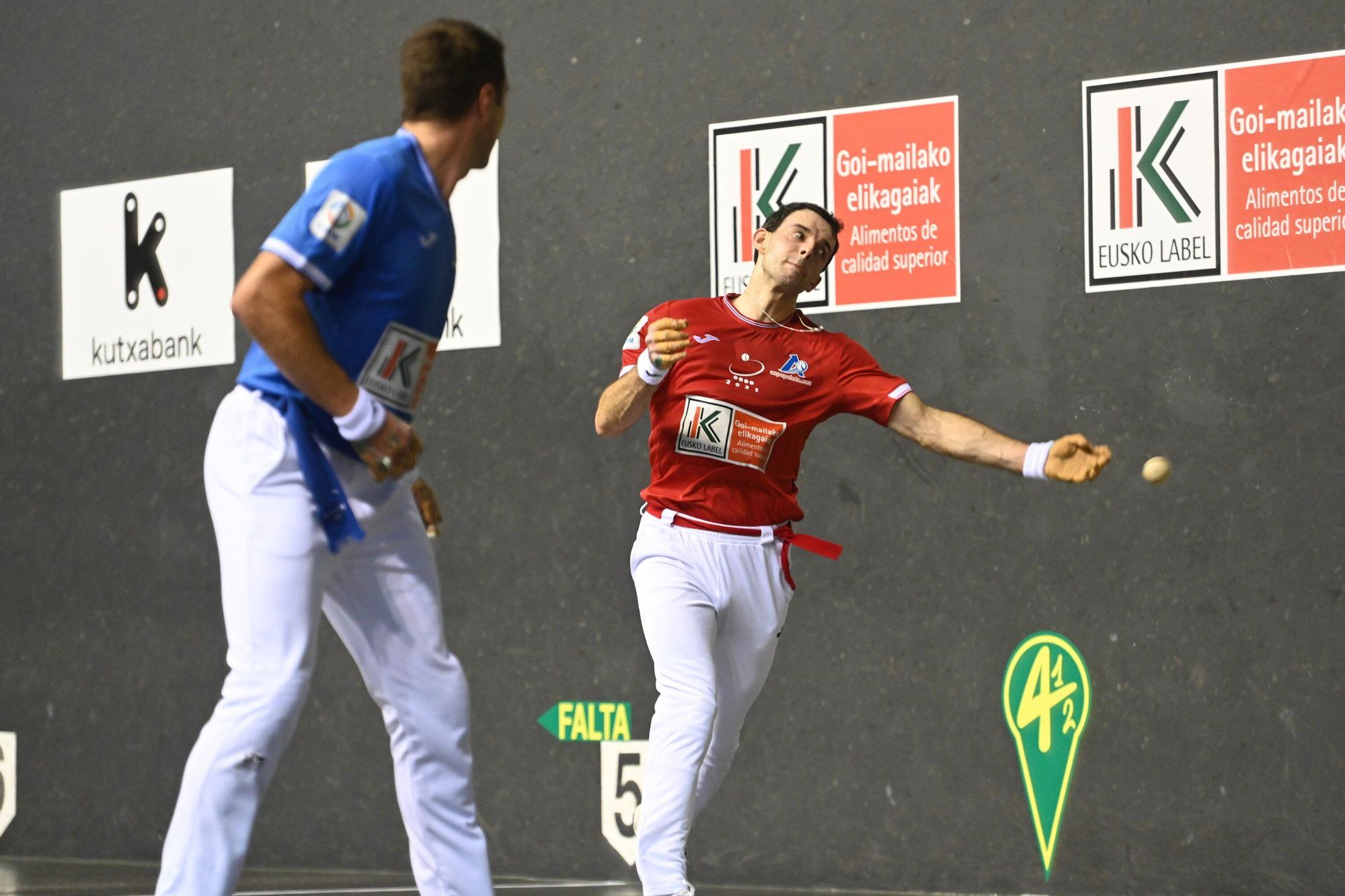 Peio Etxeberria, finalista del Cuatro y Medio por tercera vez consecutiva después de ganar a Altuna III en el Atano III de Donostia.