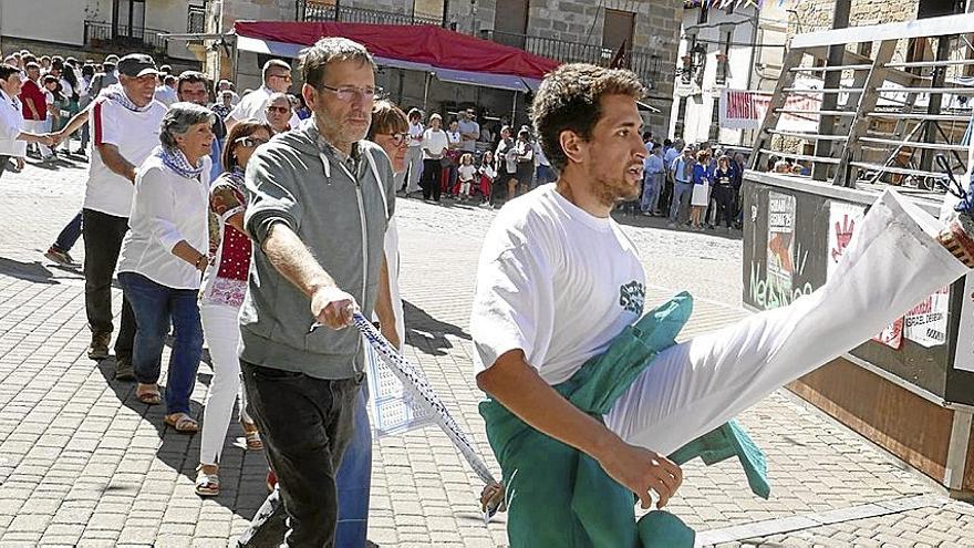 Ayer, día grande las fiestas de Altsasu, no faltó un zortziko.