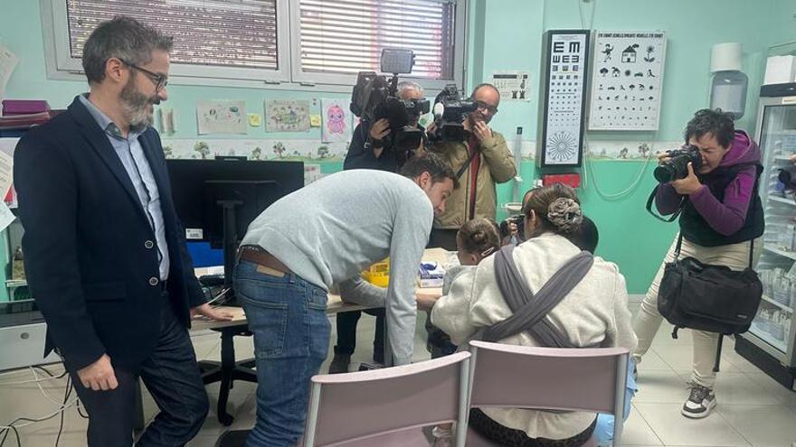 Osakidetza comienza a vacunar contra la gripe a mayores de 60 y grupos de riesgo: más de 43.000 personas citadas ya