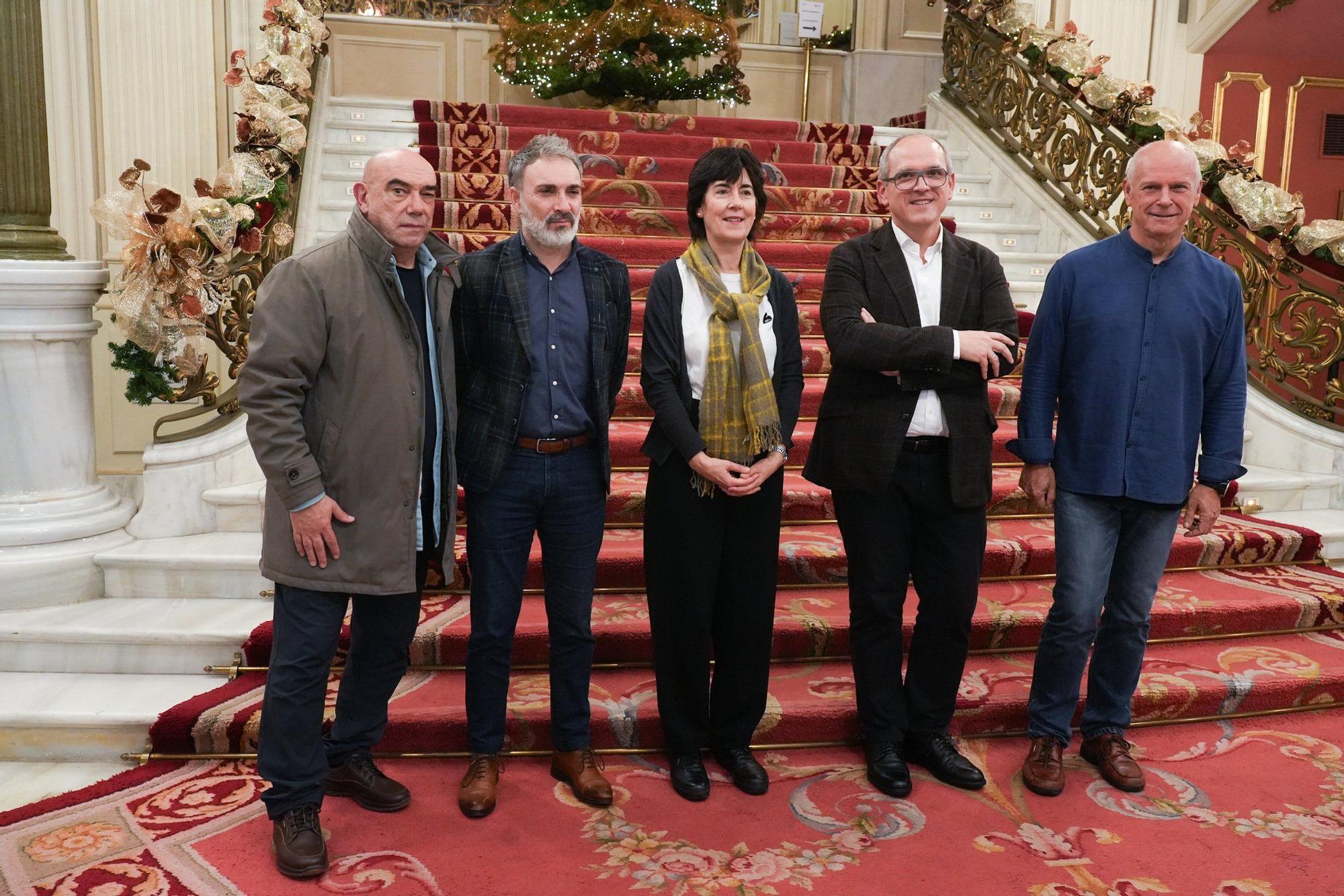 Xabier Monasterio, Isaac Amezaga, Marijo Arrieta, Iñigo Alberdi y el académico de Euskaltzaindia, Erramun Osa.