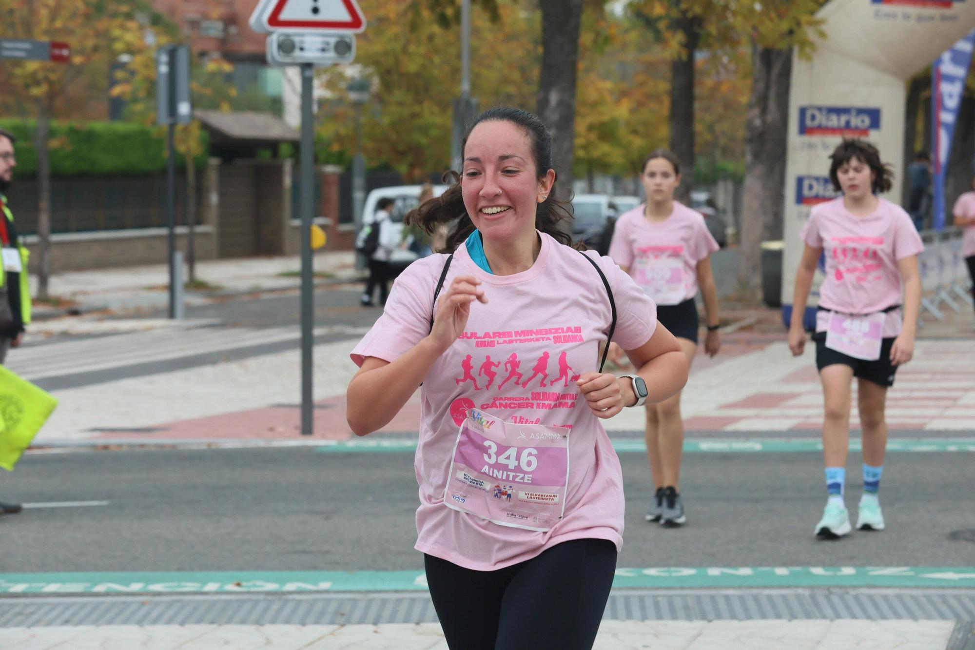 En imágenes: Vitoria se vuelca con la VI Carrera Solidaria contra el Cáncer de Mama