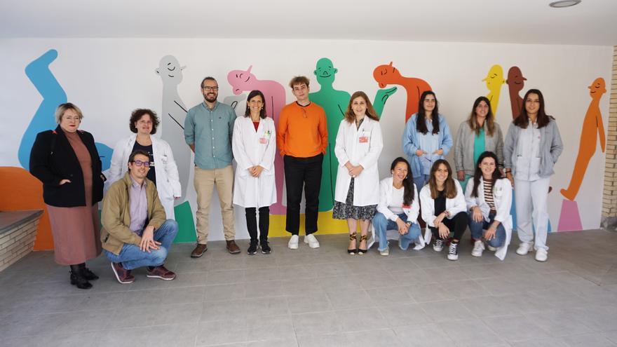 El Hospital Reina Sofía ya luce el mural del tudelano Diego Blanco