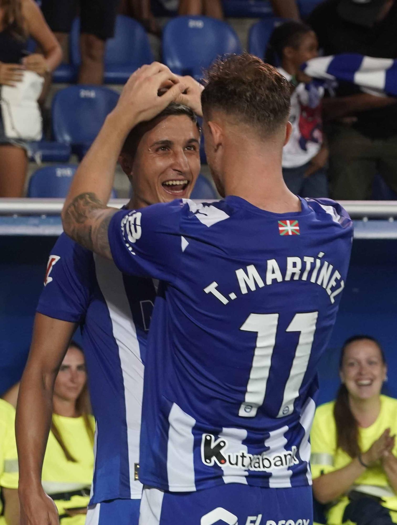 En imágenes: Así está siendo el debut liguero del Alavés contra el Levante