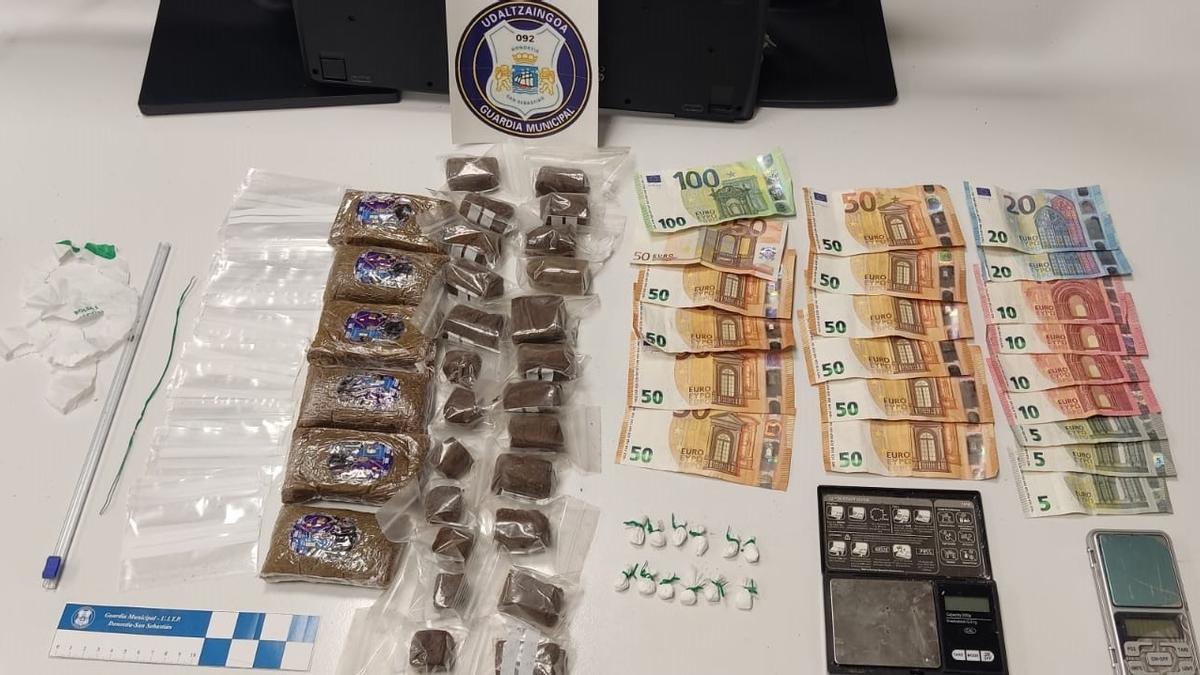Dinero y droga incautada por la Guardia Municipal de Donostia