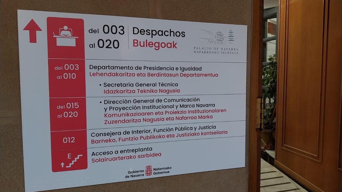 Cartel descriptivo en el Palacio de Navarra.