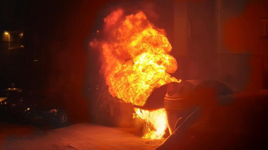 Un contenedor incendiado en Algorta esta madrugada