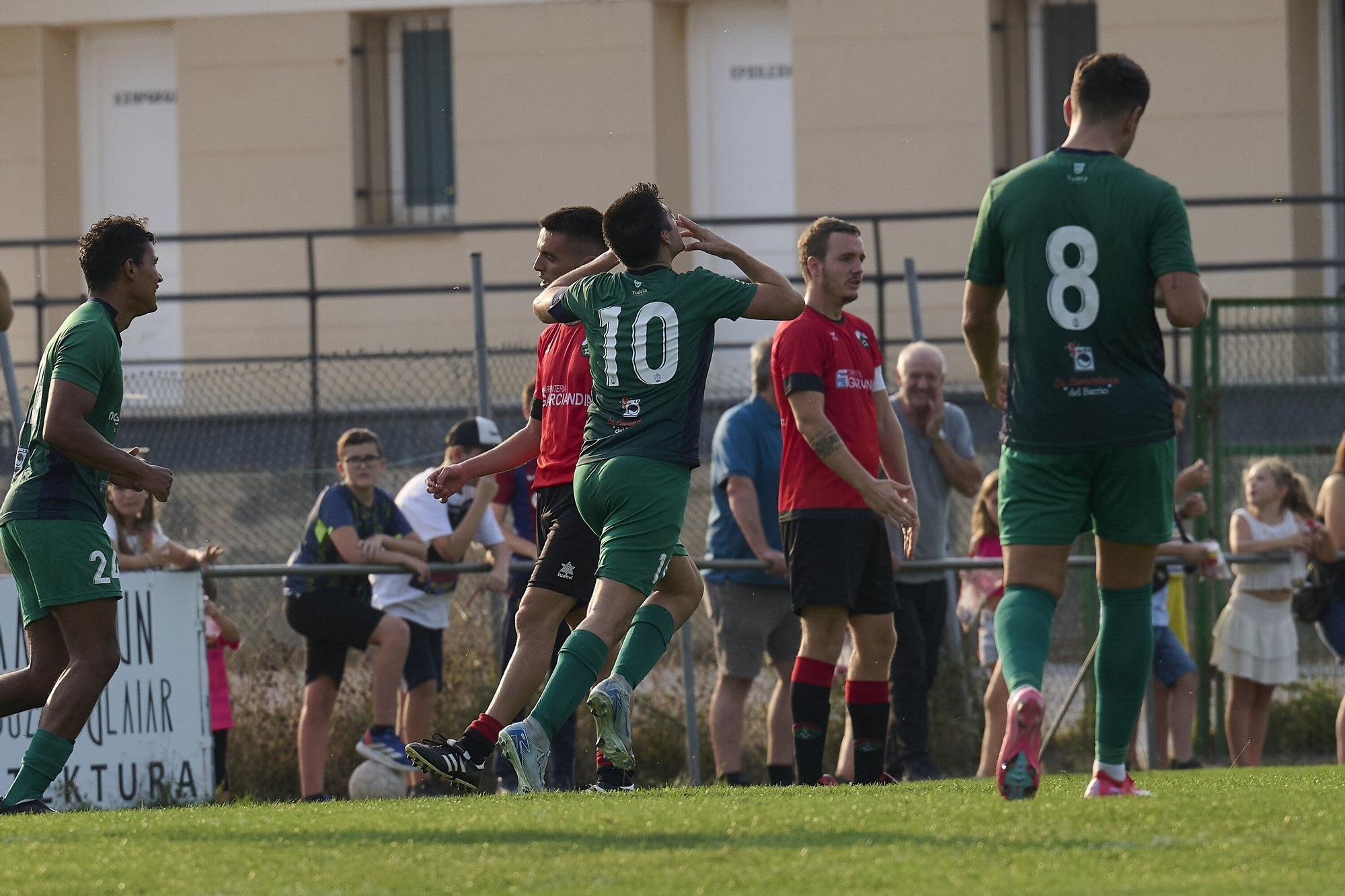 Fotos del Etxarri - Lourdes. Ida de la final de la Supercopa Navarra.