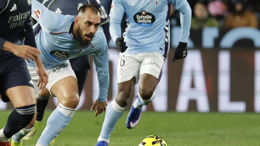 Borja Iglesias: "Me entristece que un futbolista homosexual no pueda salir del armario"