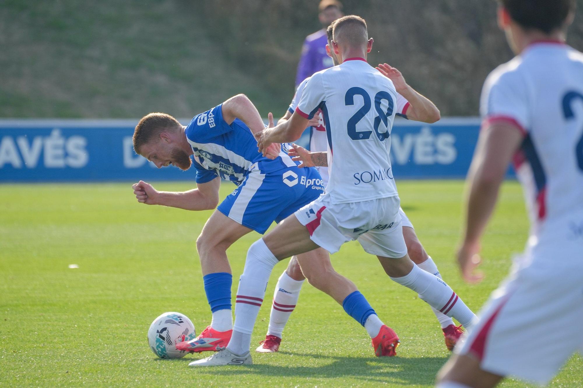En imágenes: El Alavés pierde contra el Huesca en pretemporada (0-1)