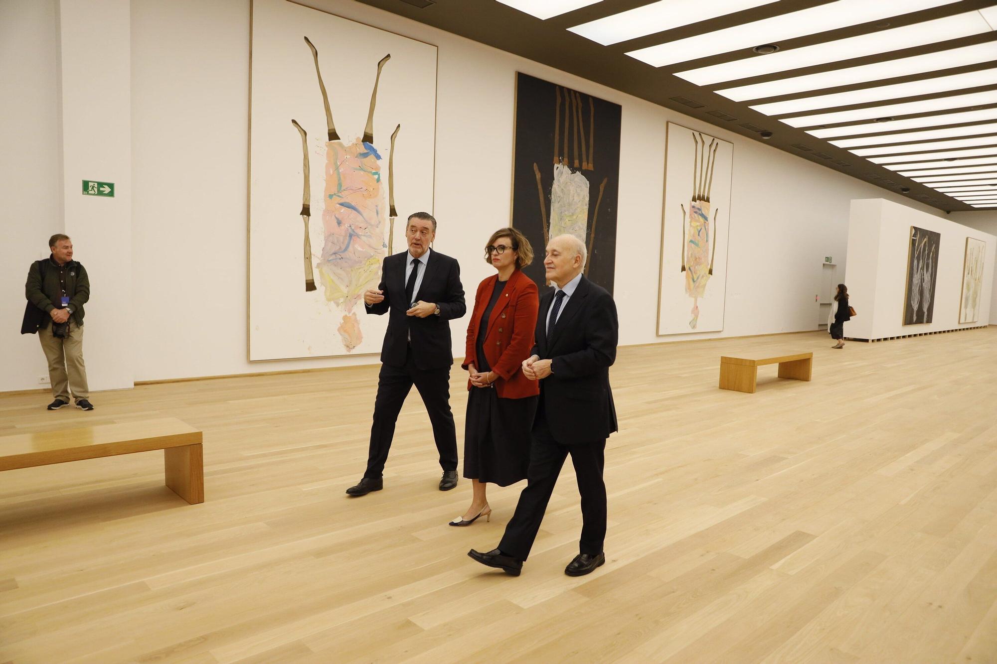 El edificio moderno del Bellas Artes reabre con Baselitz, el artista que decidió pintar el mundo al revés