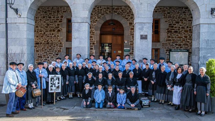 El Coro de Arratia canta a su 75 aniversario con un disco y un concierto