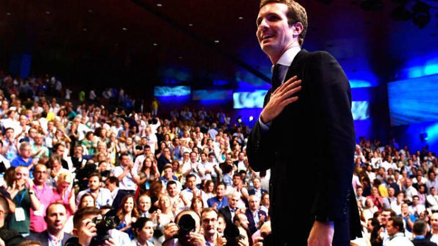 Pablo Casado agradece a los compromisarios, que ayer se reunieron en el hotel Auditorium de Madrid, su elección como nuevo presidente del PP.
