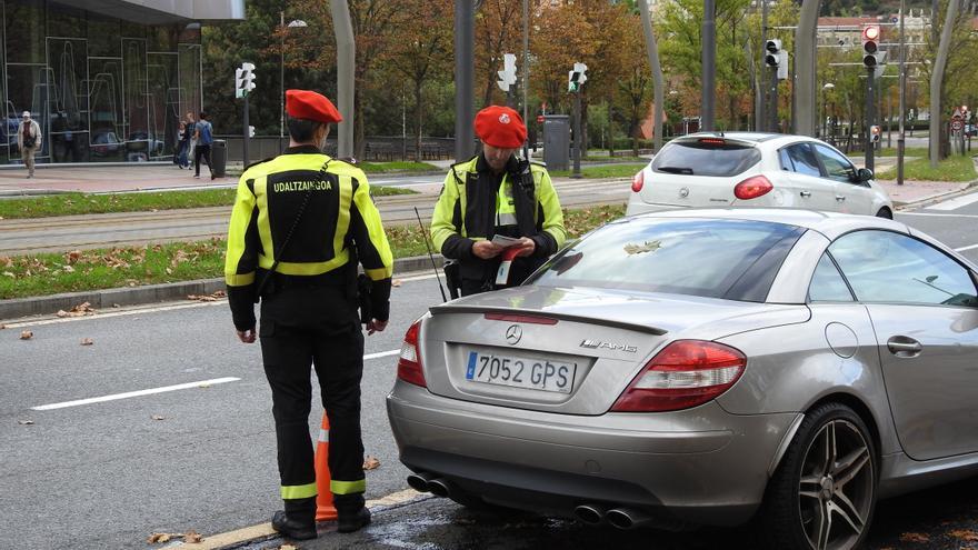 Bilbao aumenta el control sobre el uso del móvil en la conducción