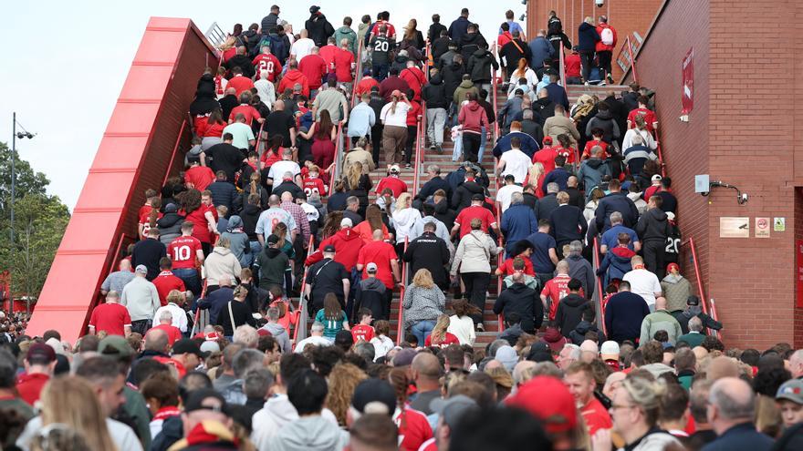 La tribuna de Anfield, evacuada una hora antes del partido