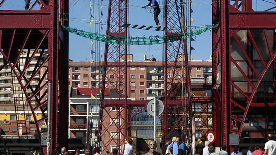 Una de las vistosas actividades que ha acogido el Puente.Foto: O. M. Bernal