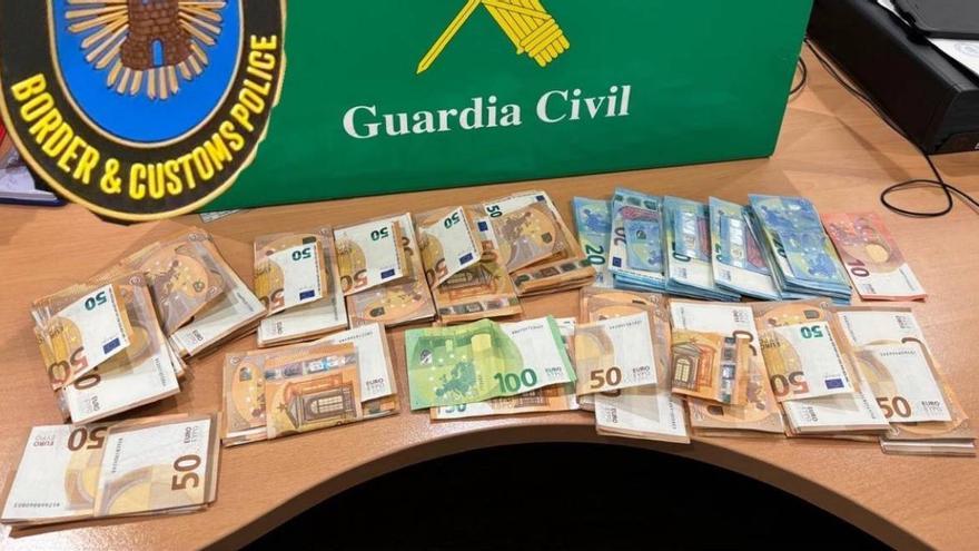 Interceptan casi 20.000 euros sin declarar en el aeropuerto de Bilbao