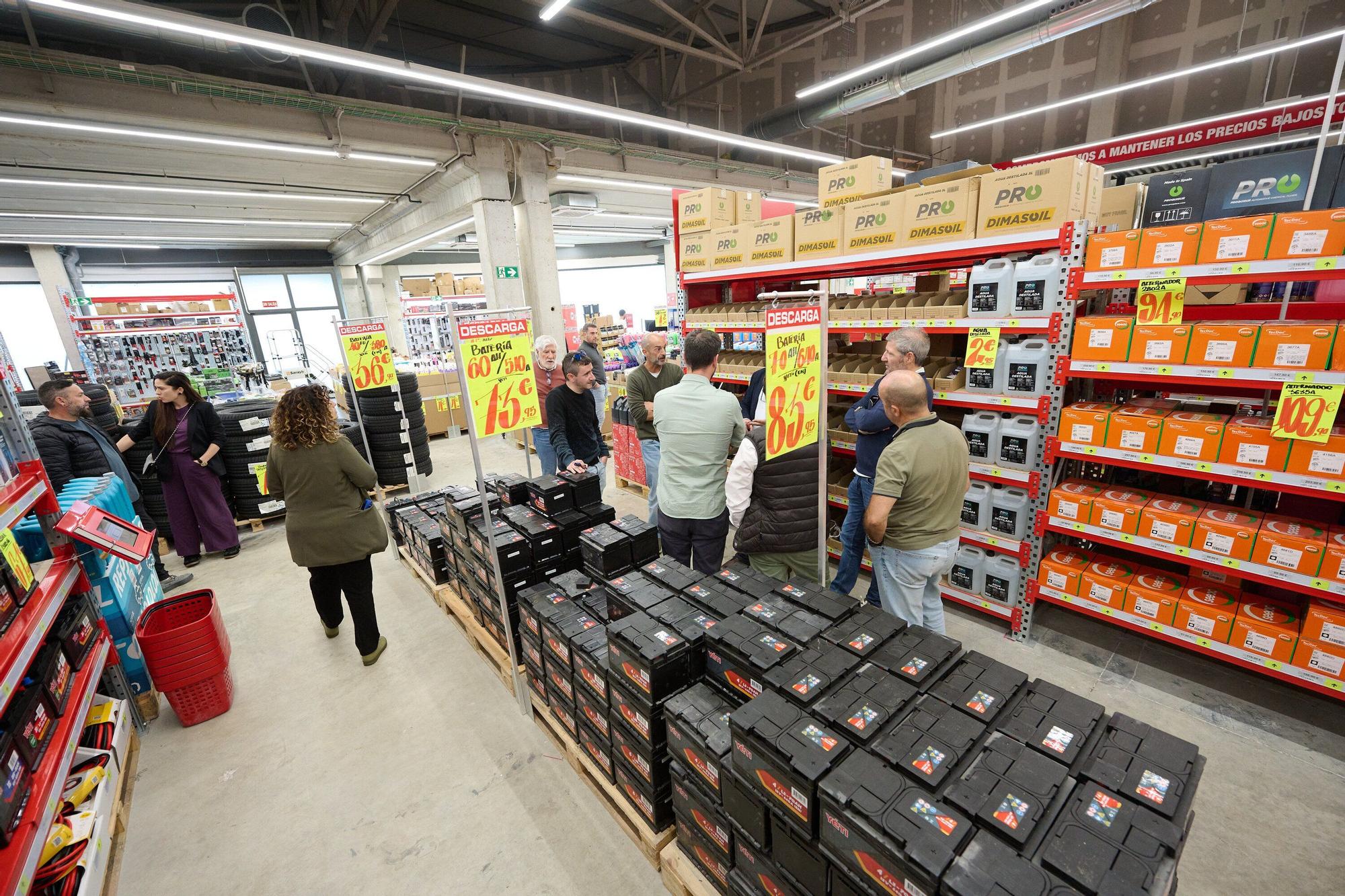 Fotos de la inauguración oficial de la nueva tienda de Carter-Cash en Pamplona