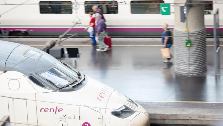 Despiden a una empleada de Renfe por apropiarse de las indemnizaciones de los pasajeros por los retrasos del AVE