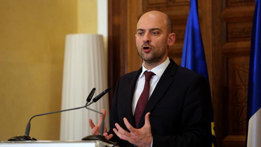 El ministro de Exteriores de Francia no descarta que pueda haber más diplomáticos galos en el caso Epstein