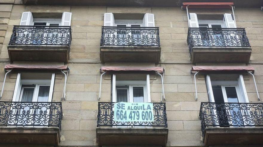 Juzgan a un prestamista por estafar a 2 mujeres para quedarse con sus pisos