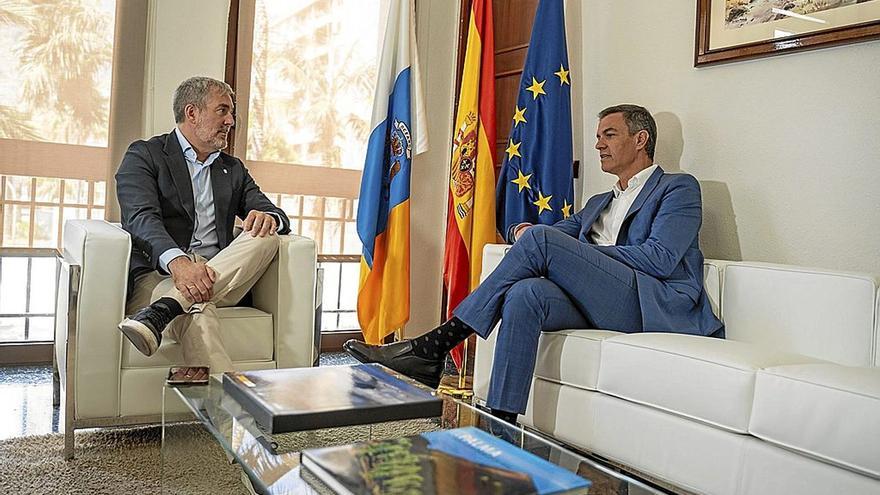 Sánchez y Clavijo se reunirán tras el cruce de reproches por el traslado de menores