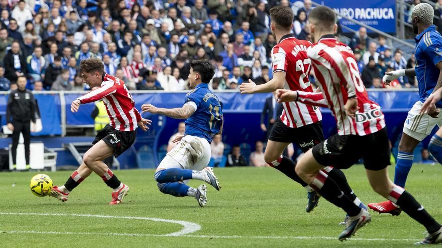 El Athletic flirtea con el bochorno en Oviedo