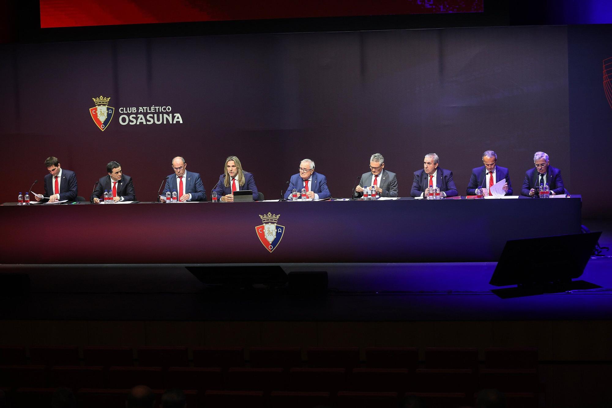Fotos de la Asamblea de socios de Osasuna en Baluarte