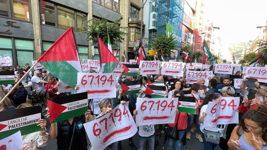 Miles de personas se manifiestan en Gran Vía