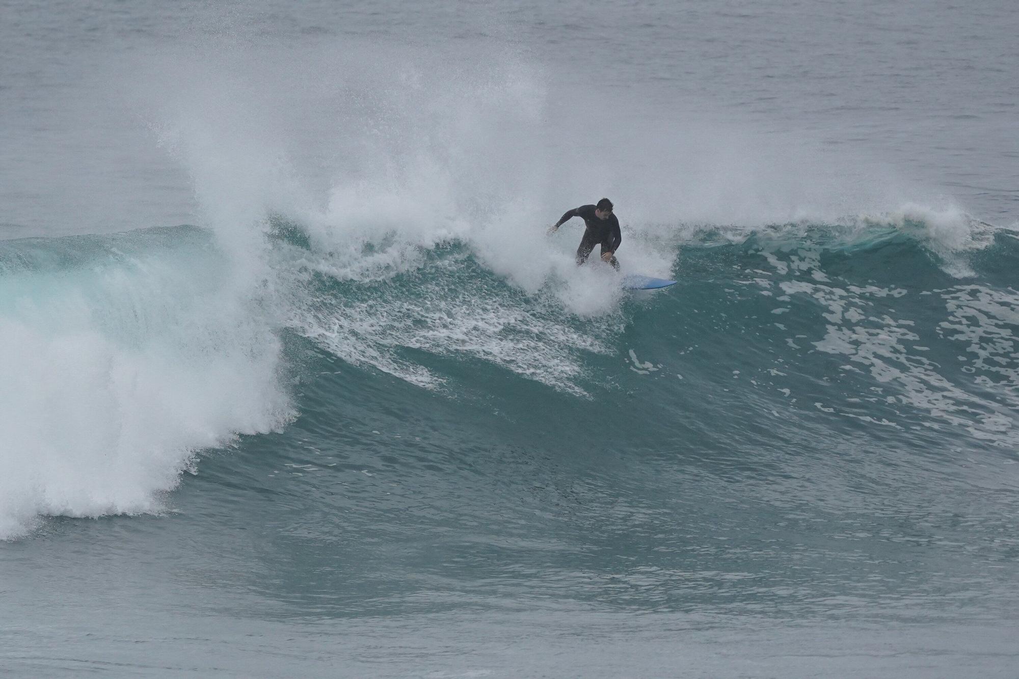 En imágenes: "La comunidad del surf está como loca, suele haber pocos días al año con olas como estas"