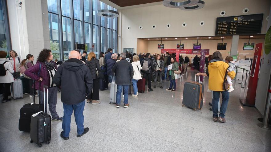 Indemnizados por el vuelo Irlanda-Pamplona cancelado: “Mi hijo tuvo que malcomer, malcenar y maldormir durante 24 horas”