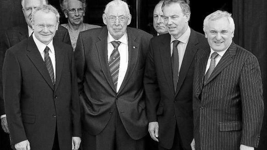 Martin McGuiness, Ian Paisley, Tony Blair y Bertie Ahern, en una fotografía de archivo.