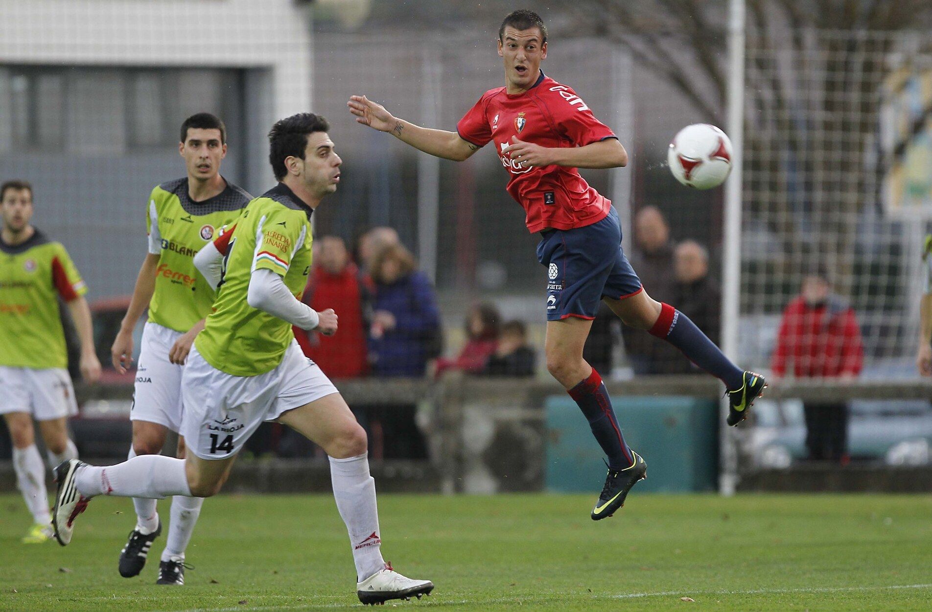 Marc Nierga, durante un Osasuna Promesas - Logroñes disputado en Tajonar.