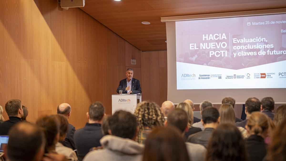 El consejero García, durante su intervención.