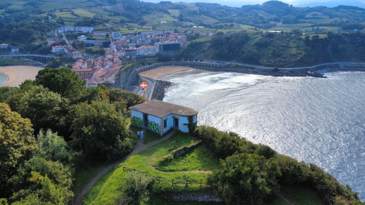 Getaria, pueblo muy turístico, a vista de pájaro.