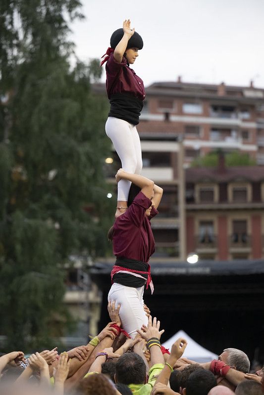 Castellers, gigantes y carrera popular en las Agorreko Santikutzak de Legazpi