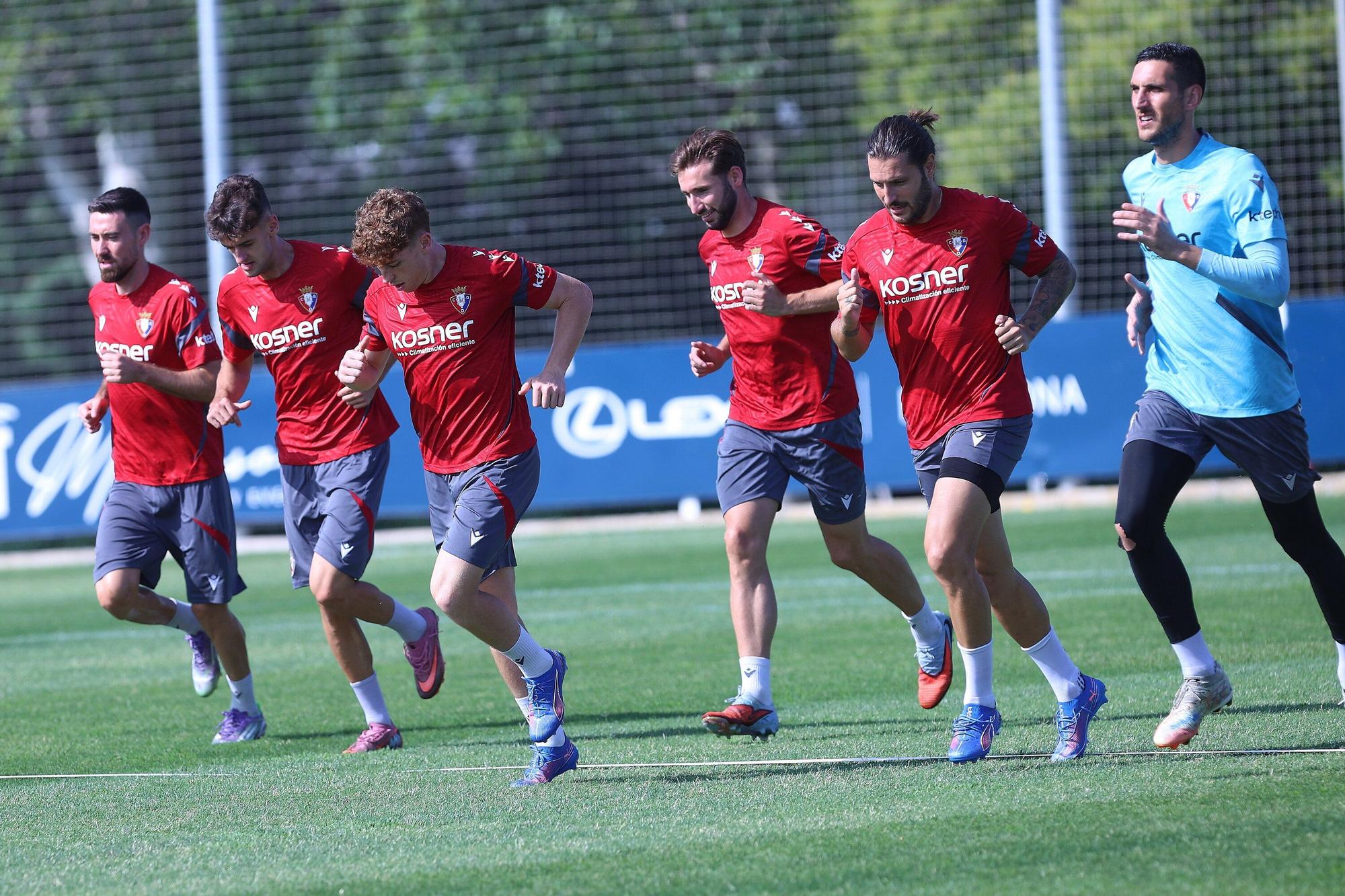 Osasuna se entrena en Tajonar tras la victoria ante el Valencia