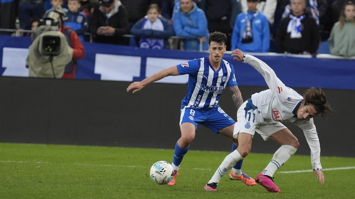 Blanco repetirá una vez más inamovible en el centro del campo.