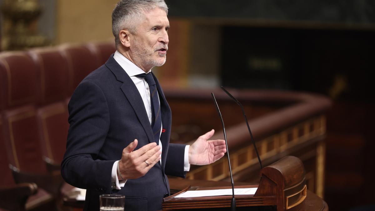 El ministro del Interior, Fernando Grande Marlaska, interviene durante una sesión de control al Gobierno, en el Congreso de los Diputados.