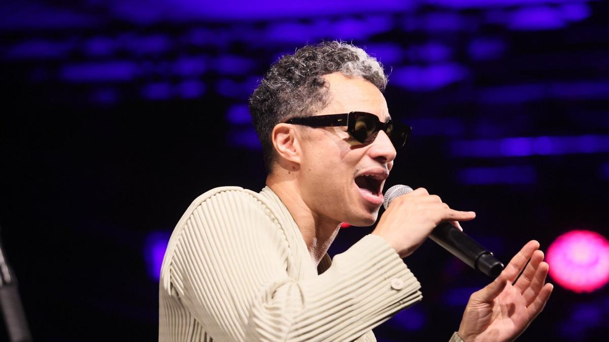 Jose James en el inicio de su concierto de Mendizorroza