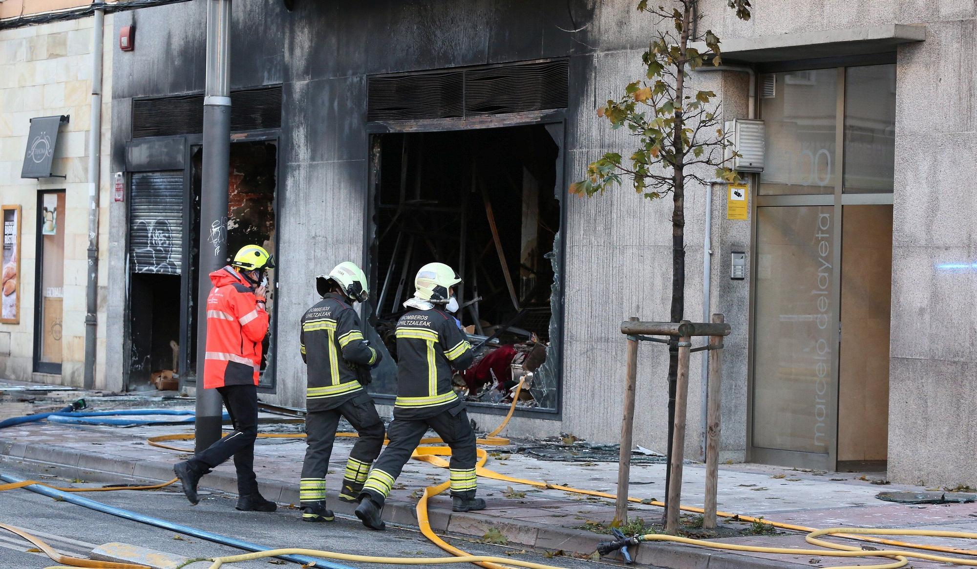[FOTOS] Así ha quedado el bazar incendiado en la Rochapea