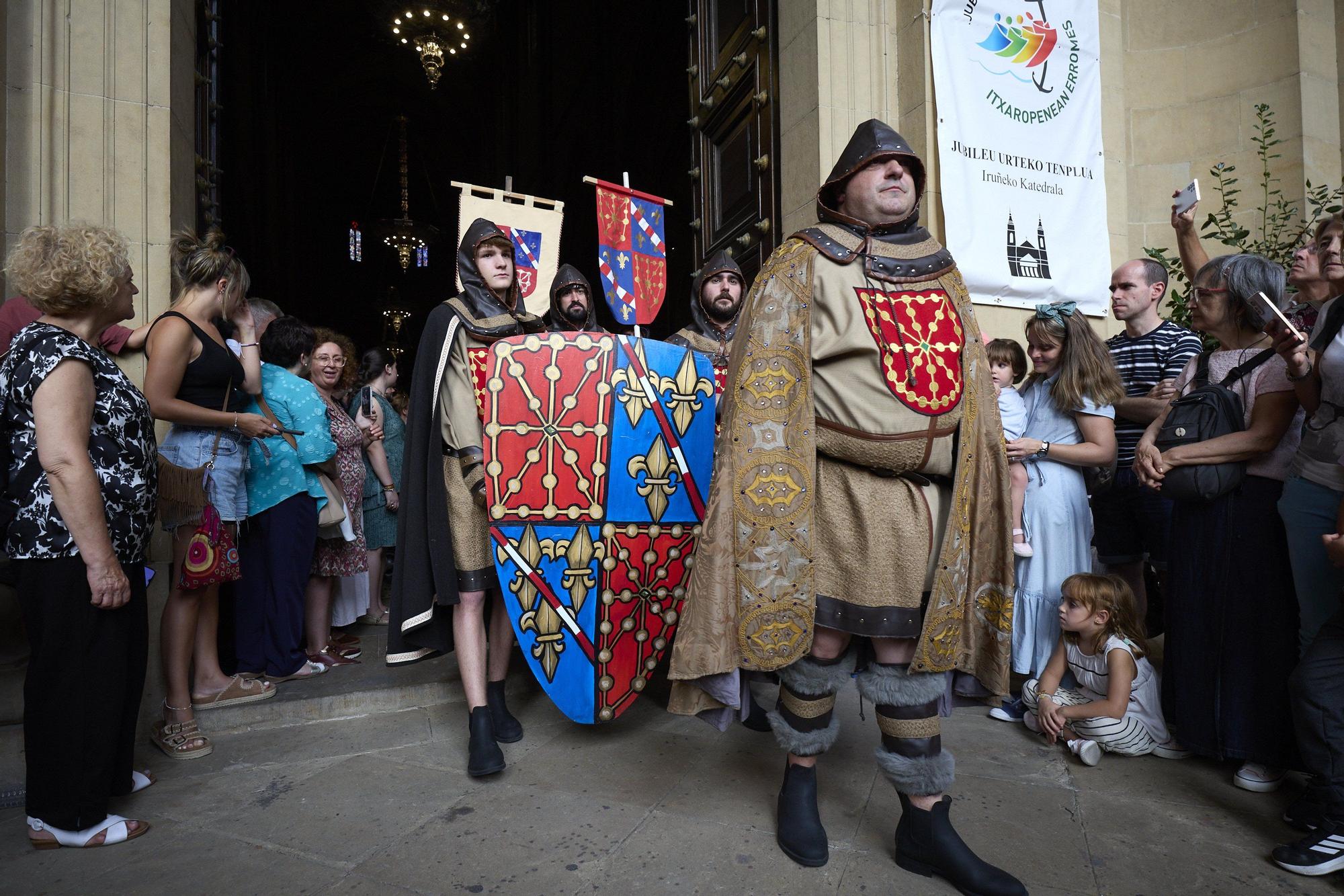 Fotos de la ceremonia de coronación de Carlos III, rey que unificó los tres burgos de Pamplona