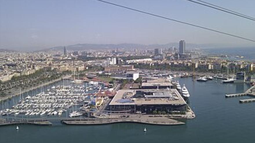 Muere un joven al caer accidentalmente al agua en el puerto de Barcelona