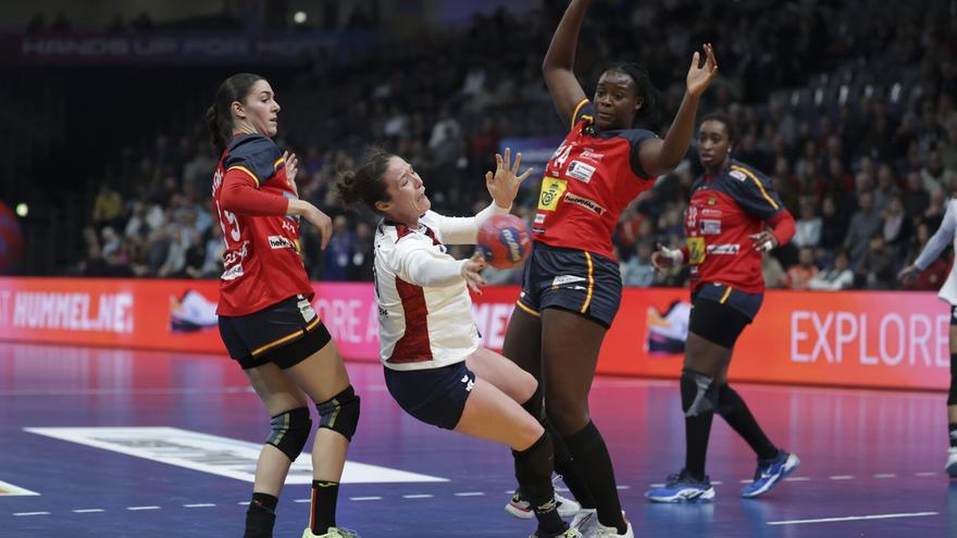 Las &#039;Guerreras&#039; debutan con autoridad en el Mundial