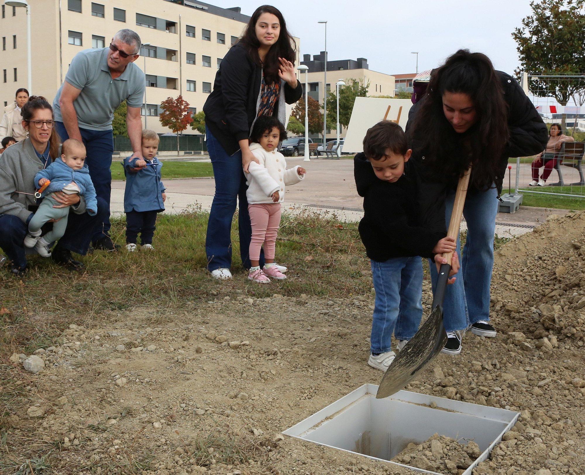 Colocación de la primera piedra de la nueva Escuela Infantil Sarastigorri en Zizur Mayor