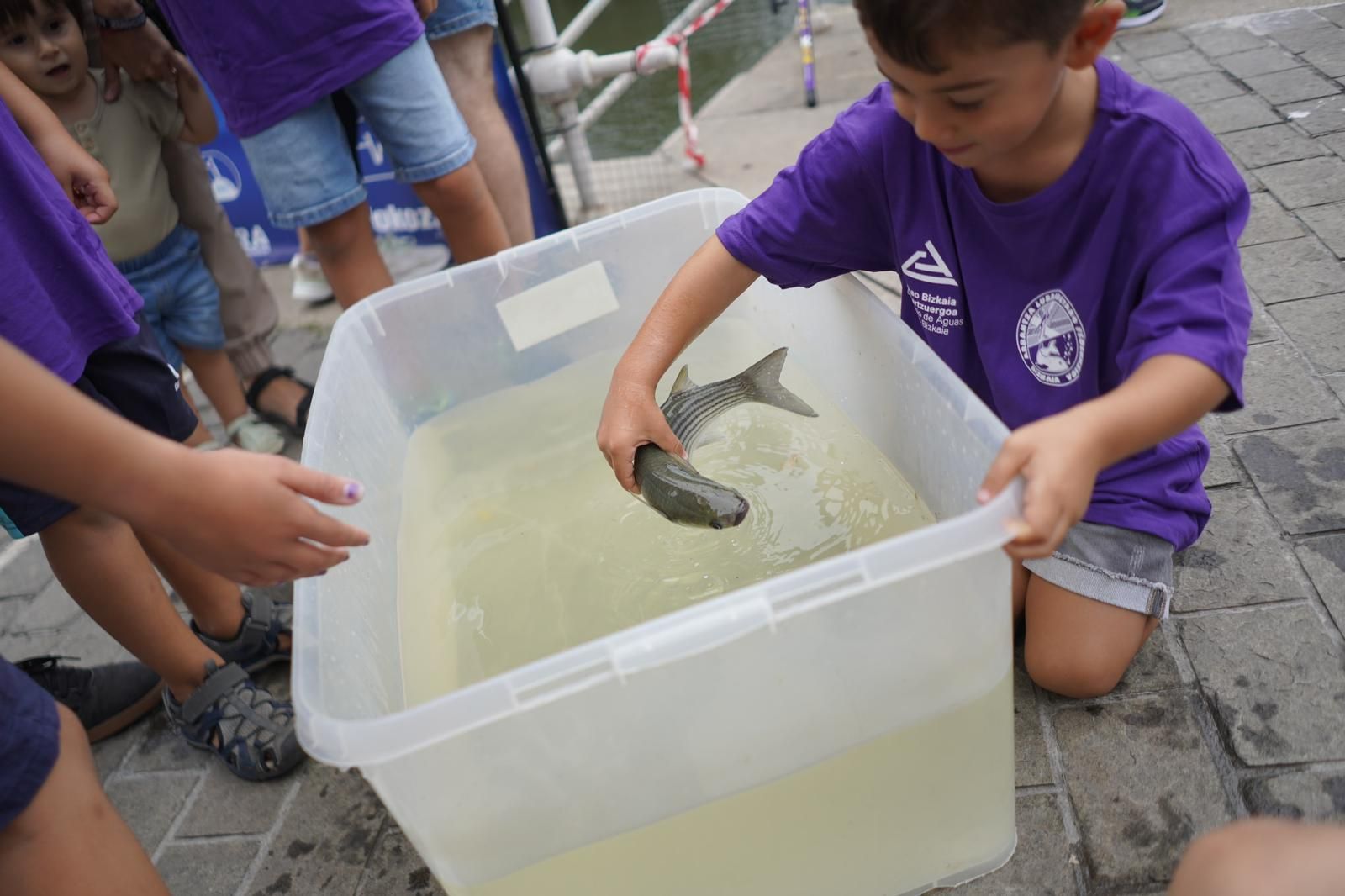En imágenes: la Escuela de Pesca comienza temporada en Bilbao