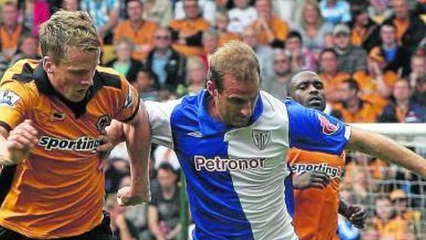 Ion Vélez, en una acción frente al Wolverhampton.