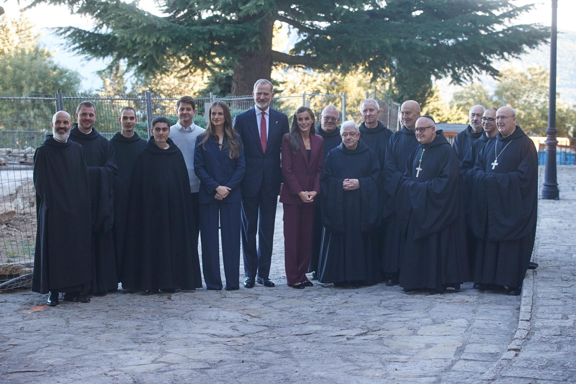 Visita de los Reyes y la princesa Leonor al monasterio de Leyre