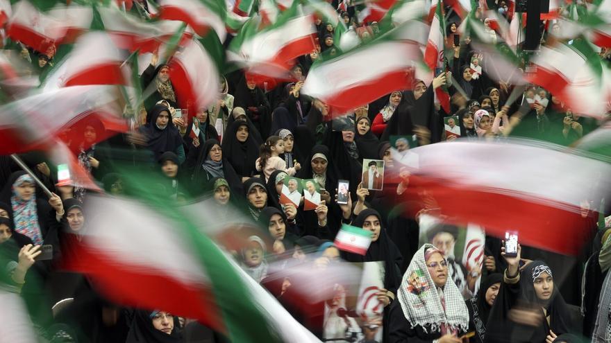 La sociedad iraní, aplastada